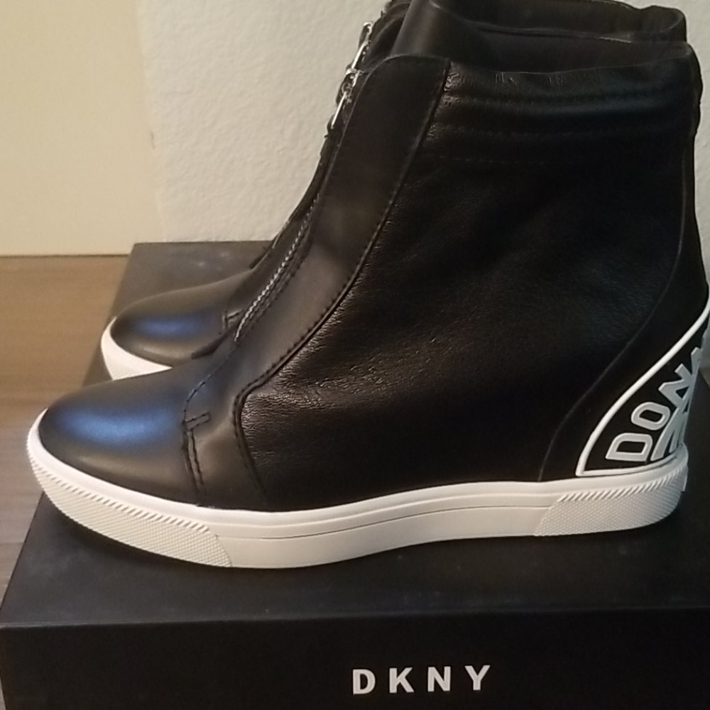 DKNY Connie-slip Wedge